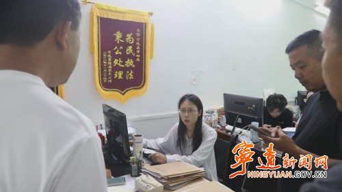 宁远:专班监督破欠薪难 “血汗钱”直达农民工_副本500.jpg 宁远:专班监督破欠薪难 “血汗钱”直达农民工_副本500.jpg