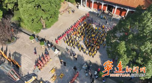 菲律宾华人华侨旅行团祭舜典礼在宁远九嶷山举行1_副本500.jpg 菲律宾华人华侨旅行团祭舜典礼在宁远九嶷山举行1_副本500.jpg