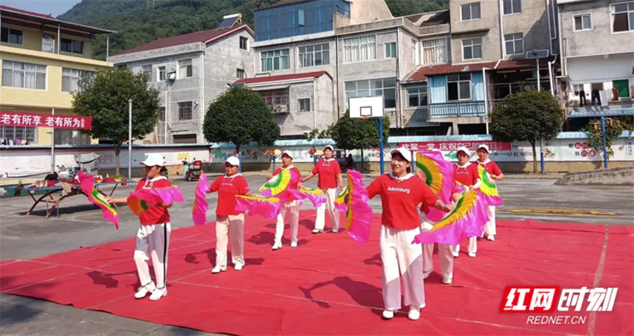 石门县皂市镇十坪村老年协会活动丰富多彩