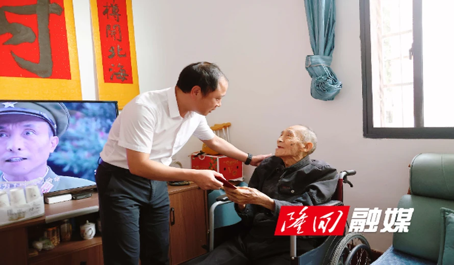 李谋率队开展重阳节前走访慰问活动