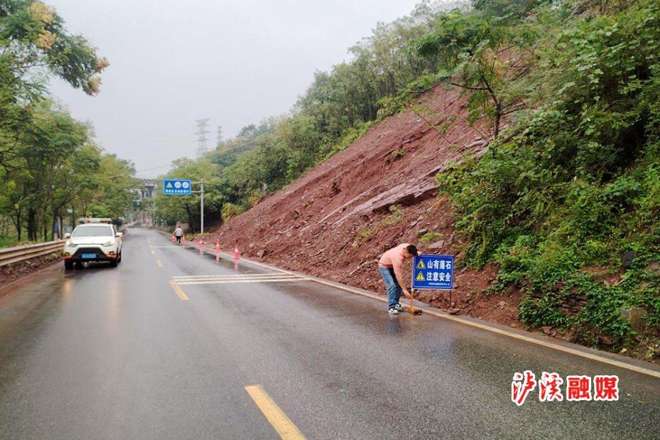 公路局抢修道路.jpg2.jpg