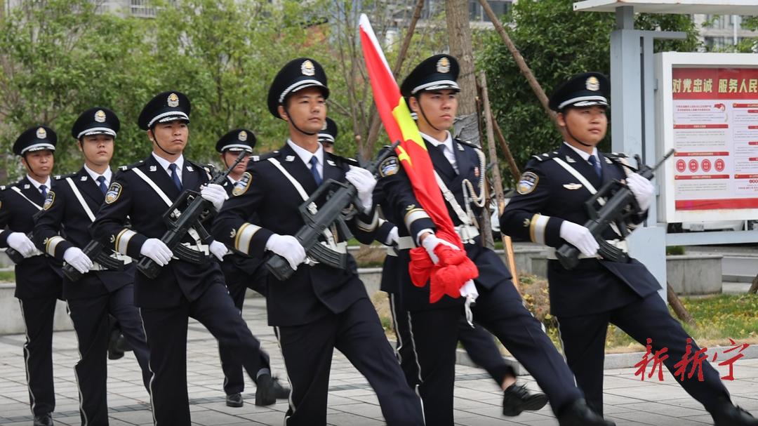 新宁县举行庆祝中华人民共和国成立77周年升国旗仪式(图2)