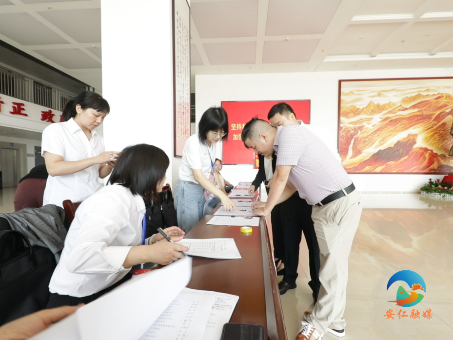 10.17聚焦两会丨肩负使命赴盛会 建言献策谋发展.png
