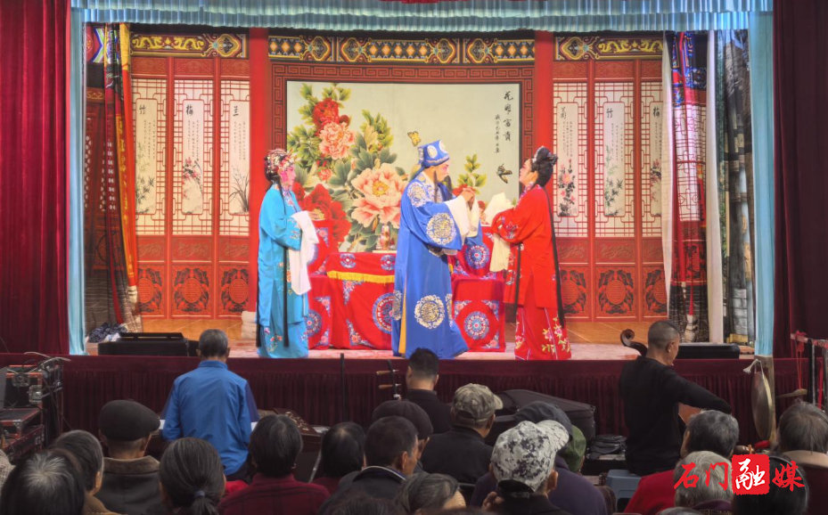 所街乡:党群阵地搭舞台 重阳文艺暖夕阳1.jpg 所街乡:党群阵地搭舞台 重阳文艺暖夕阳1.jpg