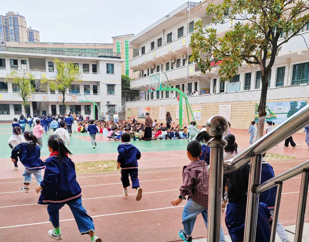 消防安全疏散及防踩踏演练 (1).jpg