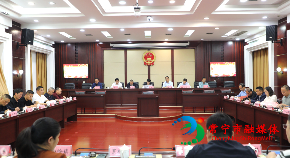 市十九届人大一次会议工作人员会议召开.jpg