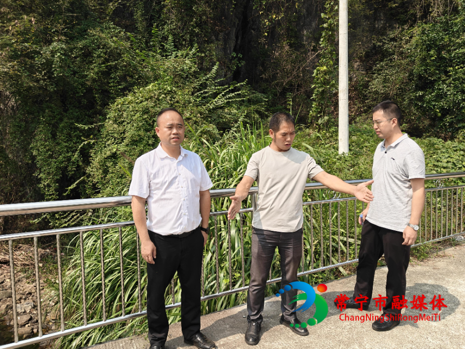 板桥镇先峰村:民情走访解民忧 实事办到群众家门口.jpg 板桥镇先峰村:民情走访解民忧 实事办到群众家门口.jpg