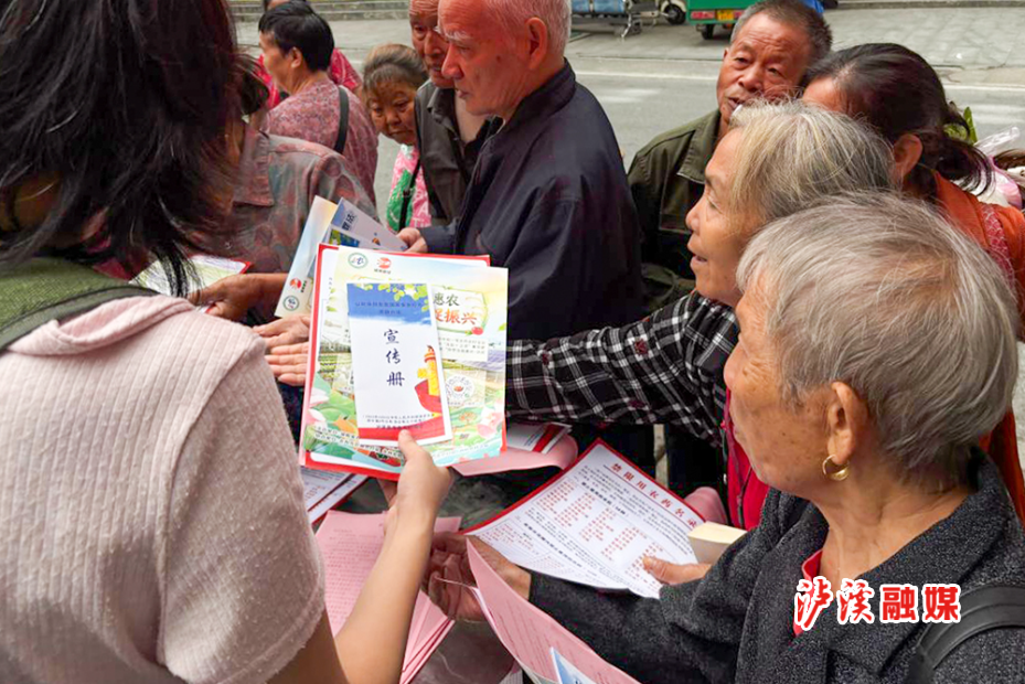 图书馆送书下乡.jpg2.jpg 图书馆送书下乡.jpg2.jpg