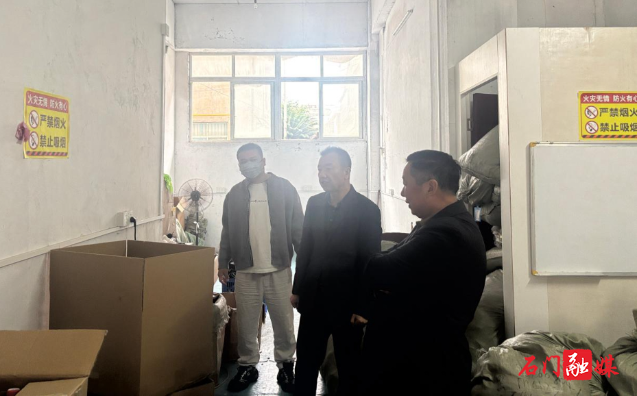 荷花社区开展企业安全生产和消防安全检查2.jpg 荷花社区开展企业安全生产和消防安全检查2.jpg
