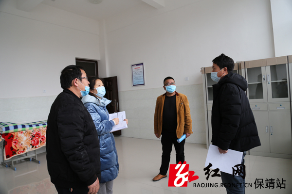 评估组在保靖民族中学隔离室督查.JPG