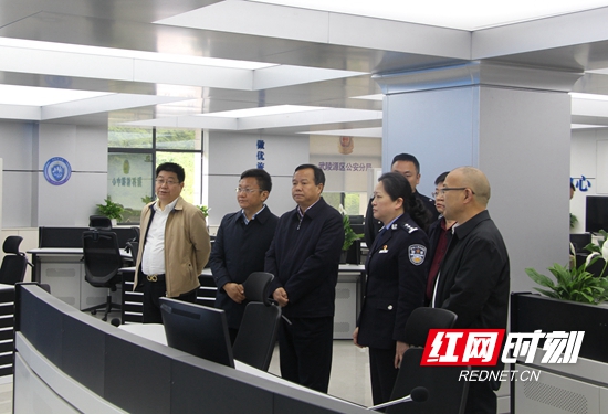 在武陵源区公安分局调研.JPG
