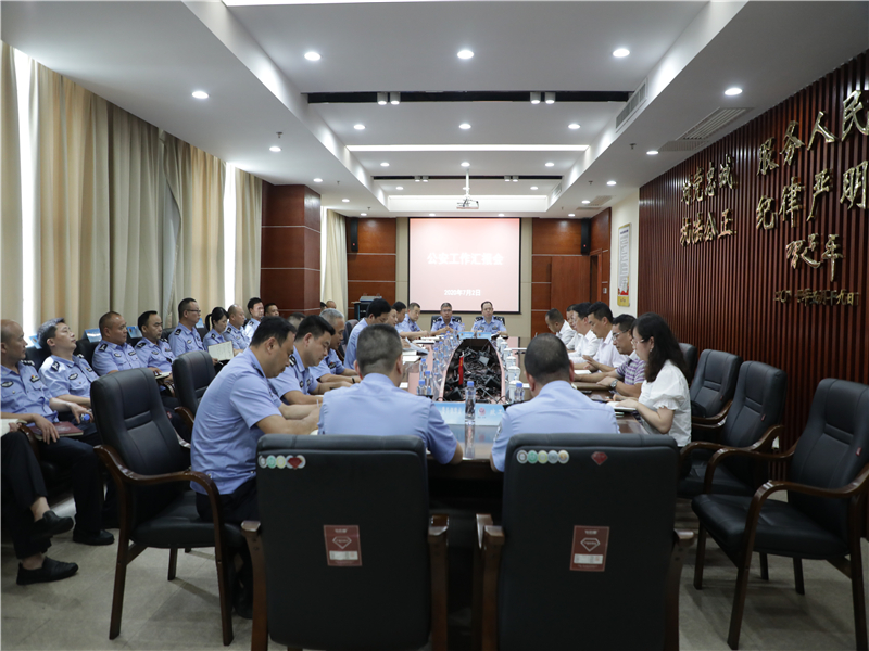 组织召开座谈会.JPG
