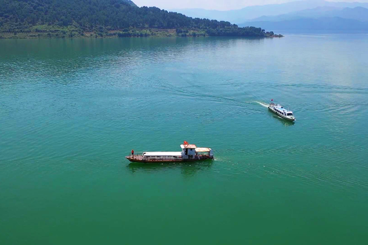 两山.JPG
