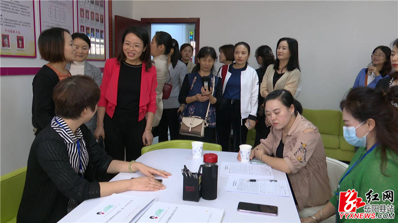 市妇联一行现场参观.JPG