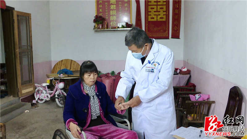 上门为残疾人开展办证服务 (5).JPG