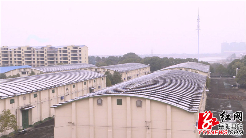 屋顶积雪.JPG
