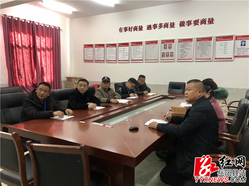黄沙街镇 新天村 集中观看《江山如此多娇》.JPG