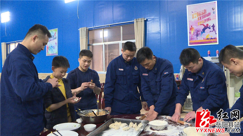 包饺子.JPG