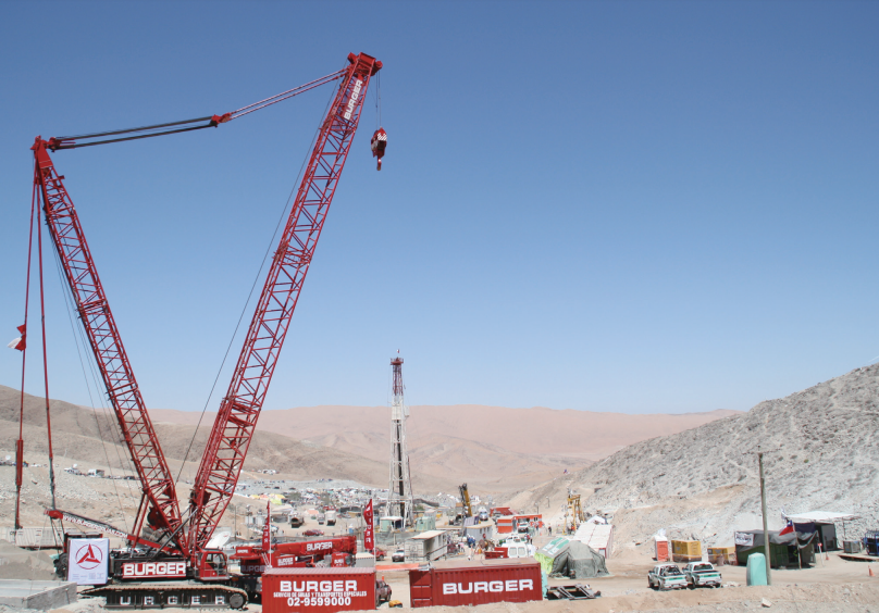 2010年，智利圣何塞铜矿发生矿难，33名矿工在地下624米处被困 69天，三一重工的履带起重机成为唯一进入救援现场的大型吊装设备