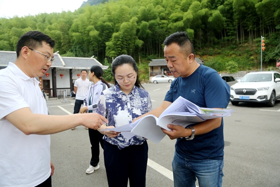 实地检查梓木岗门票站.JPG