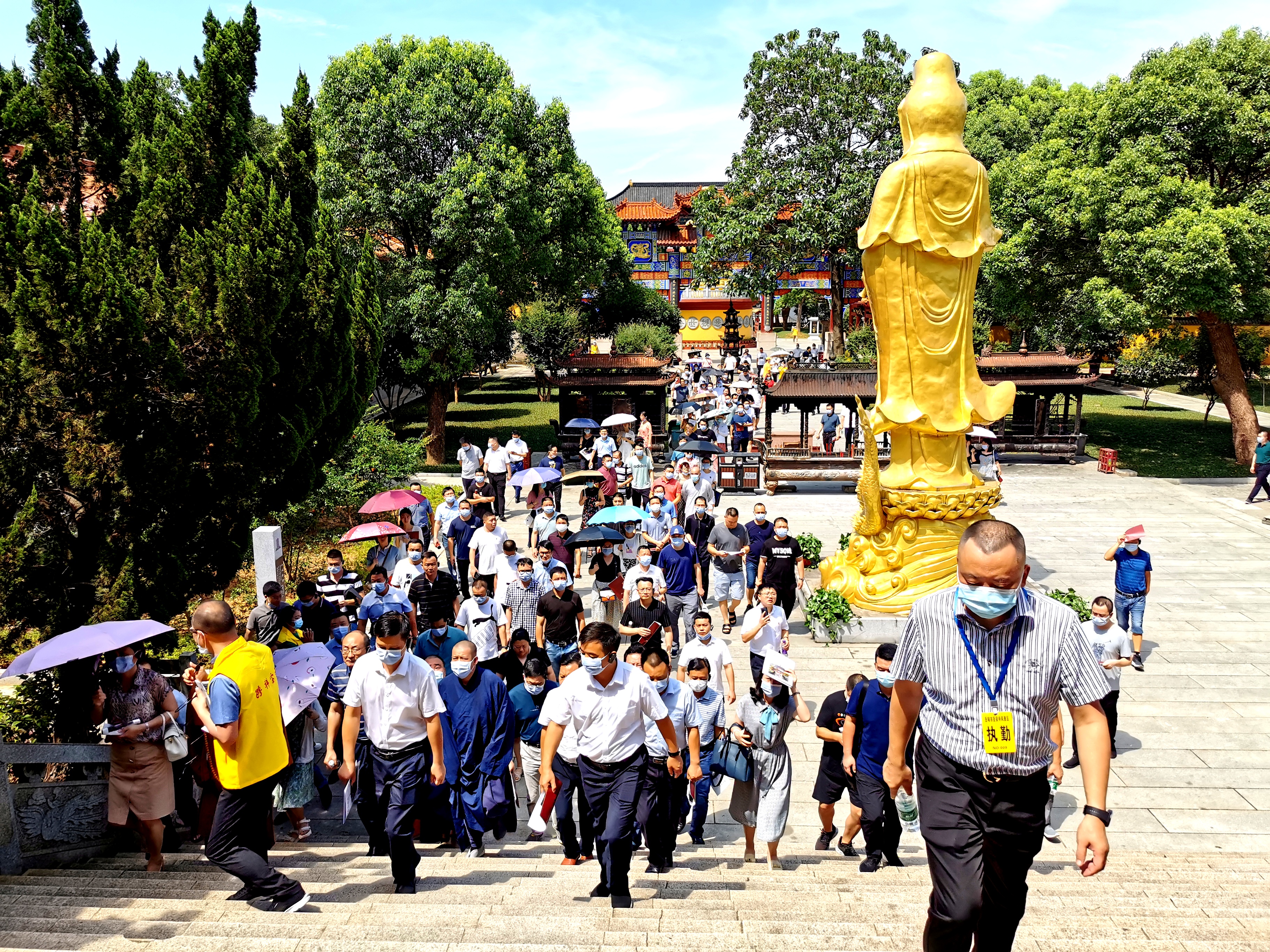 湖南省民宗系统干部近两百人考察岳阳圣安寺