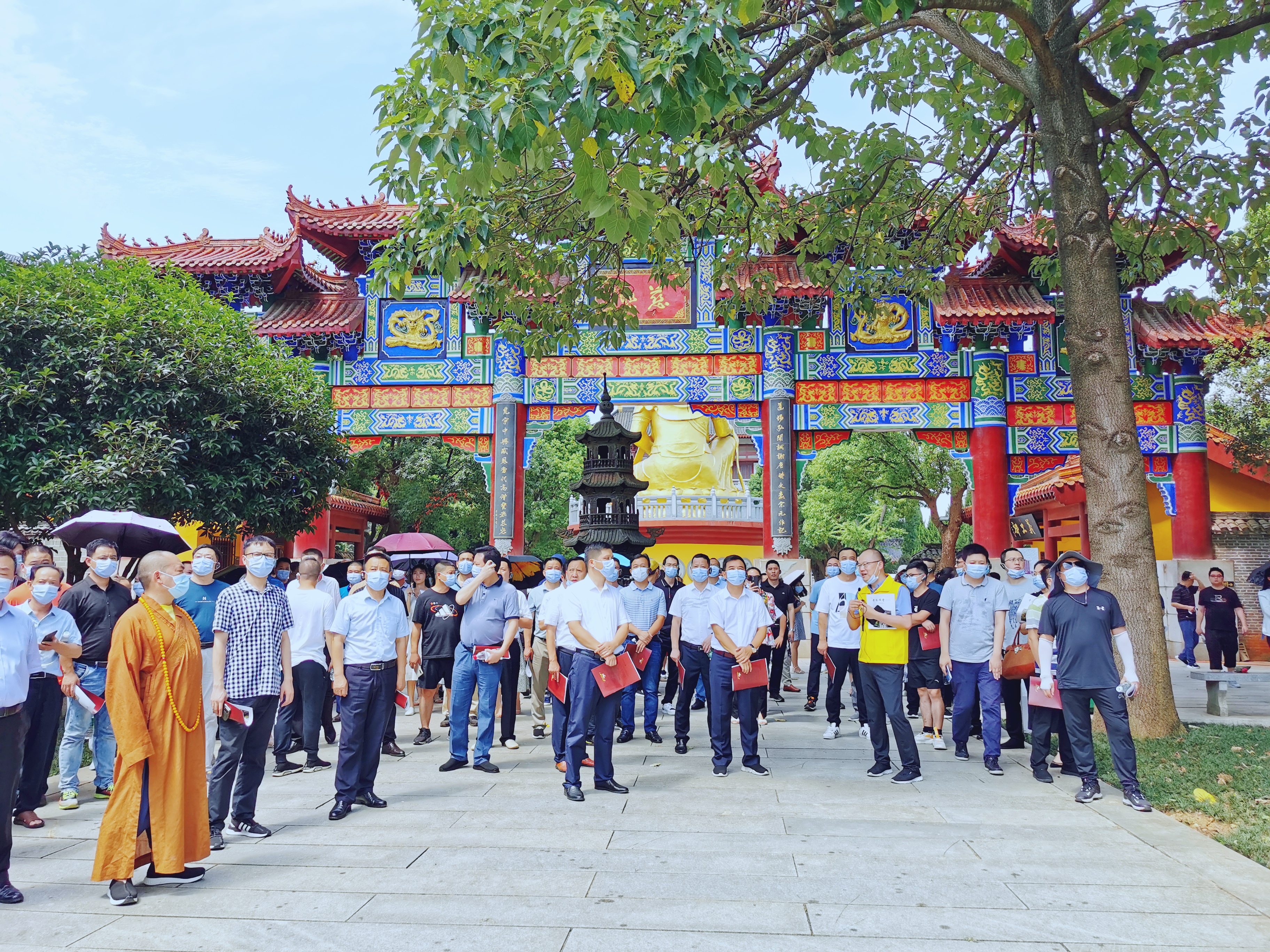 湖南省民宗系统干部近两百人考察岳阳圣安寺