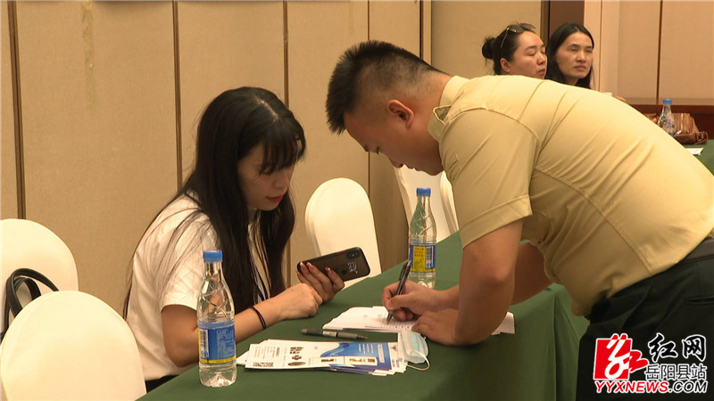 退伍士兵向企业登填个人信息.JPG