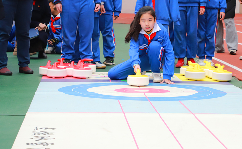 14 陈奕帆 冰壶比赛照片.JPG