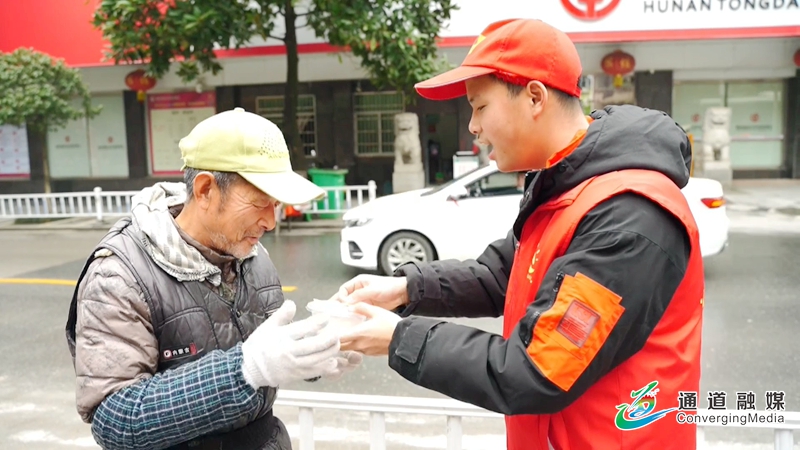 元宵节送汤圆+志愿服务暖人心8.JPG