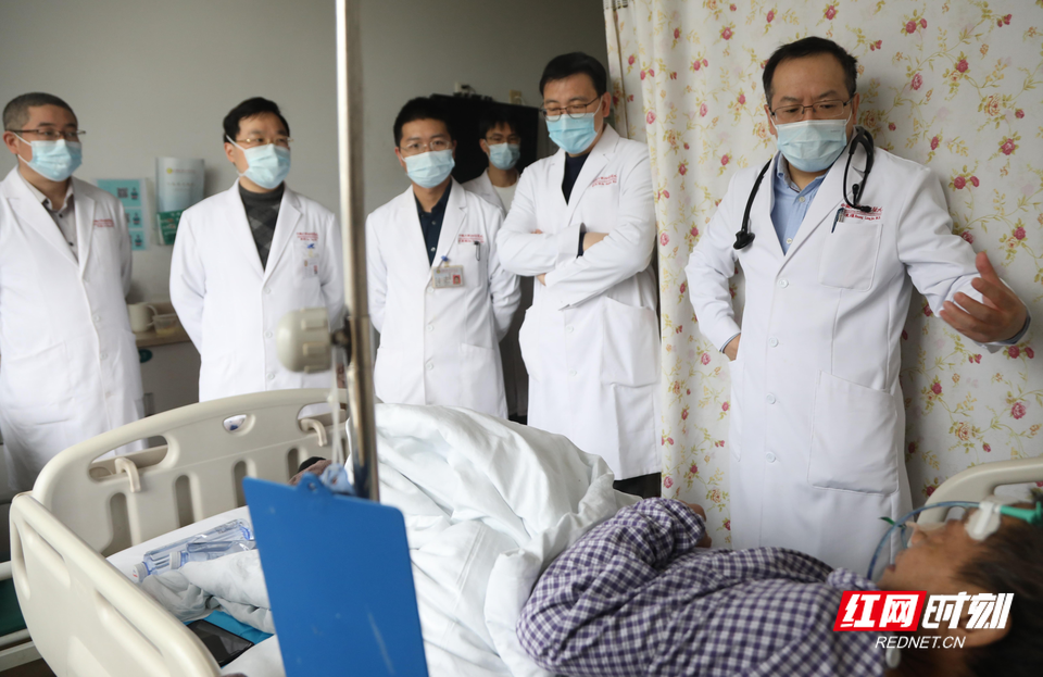 湘雅医院多学科专家正在联合会诊。