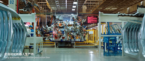 奇瑞的全自动化机器人生产线.JPG