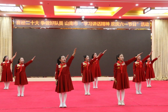 图为市哆来咪艺术教育中心带来节目《中国少年》.JPG