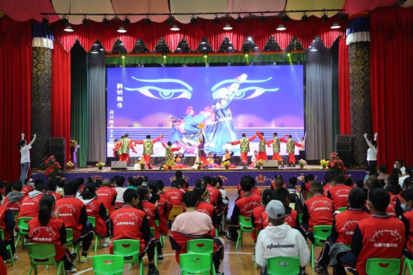 ͼΪѧ�����ڱ��� (2).JPG