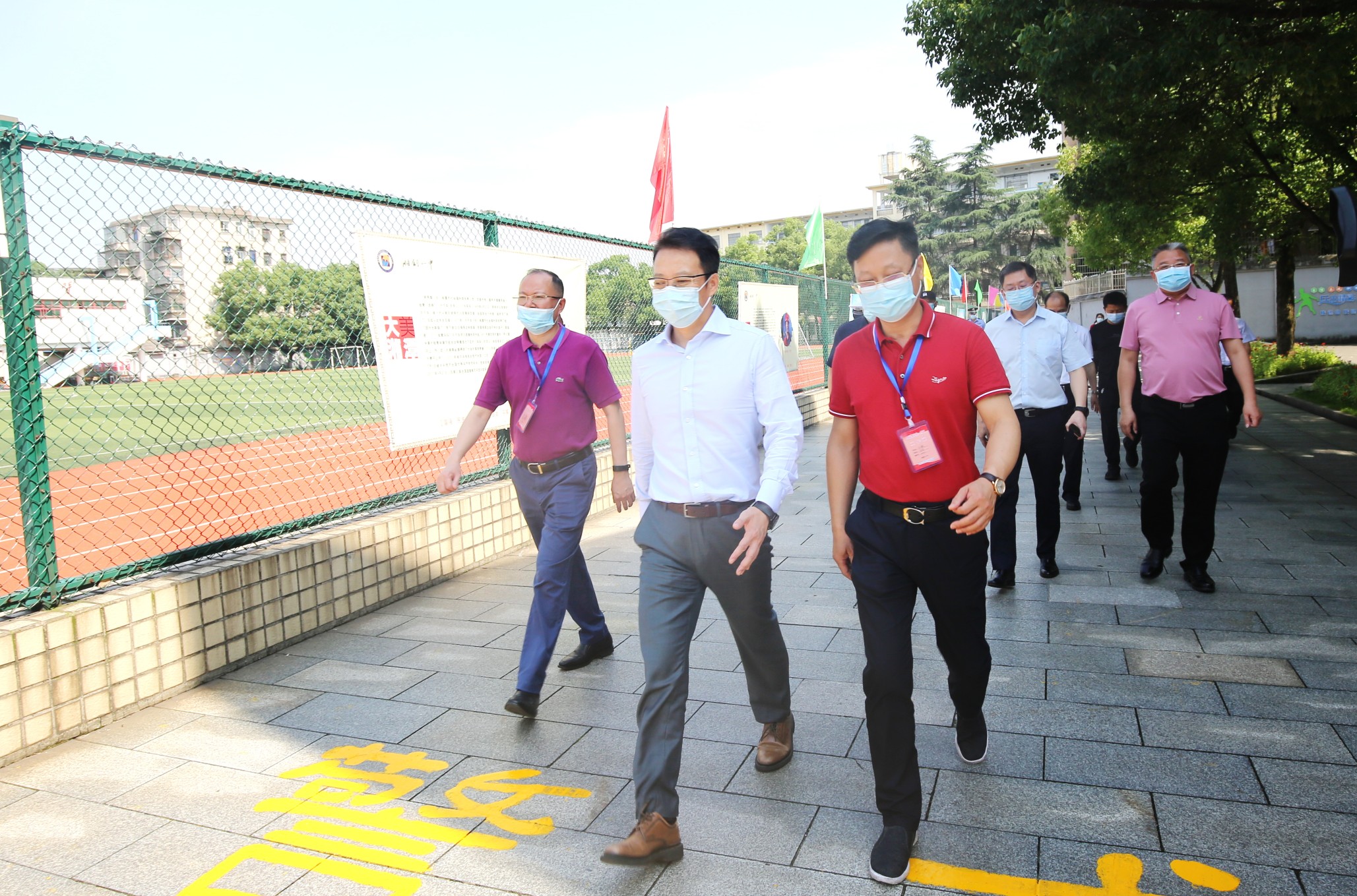 6月7日，市委副书记、市长胡贺波在湘钢一中高考考点巡视。（记者 李新辉摄）.JPG