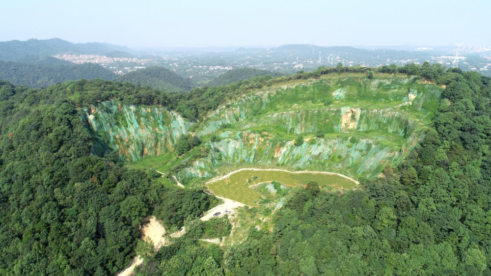 湖南长株潭城市群“绿心”一处经过生态修复的矿坑。