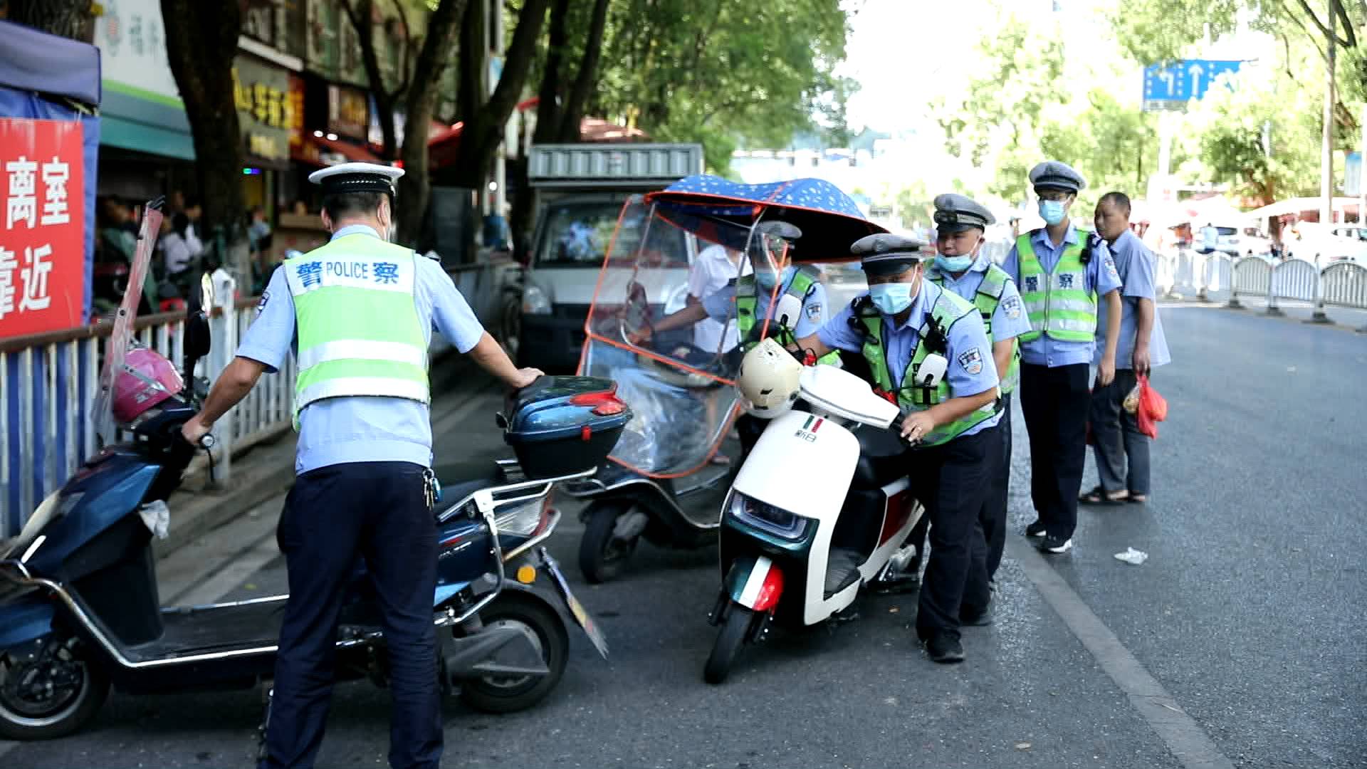 交警.JPG