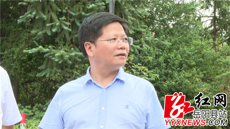 杨诗君讲话.JPG
