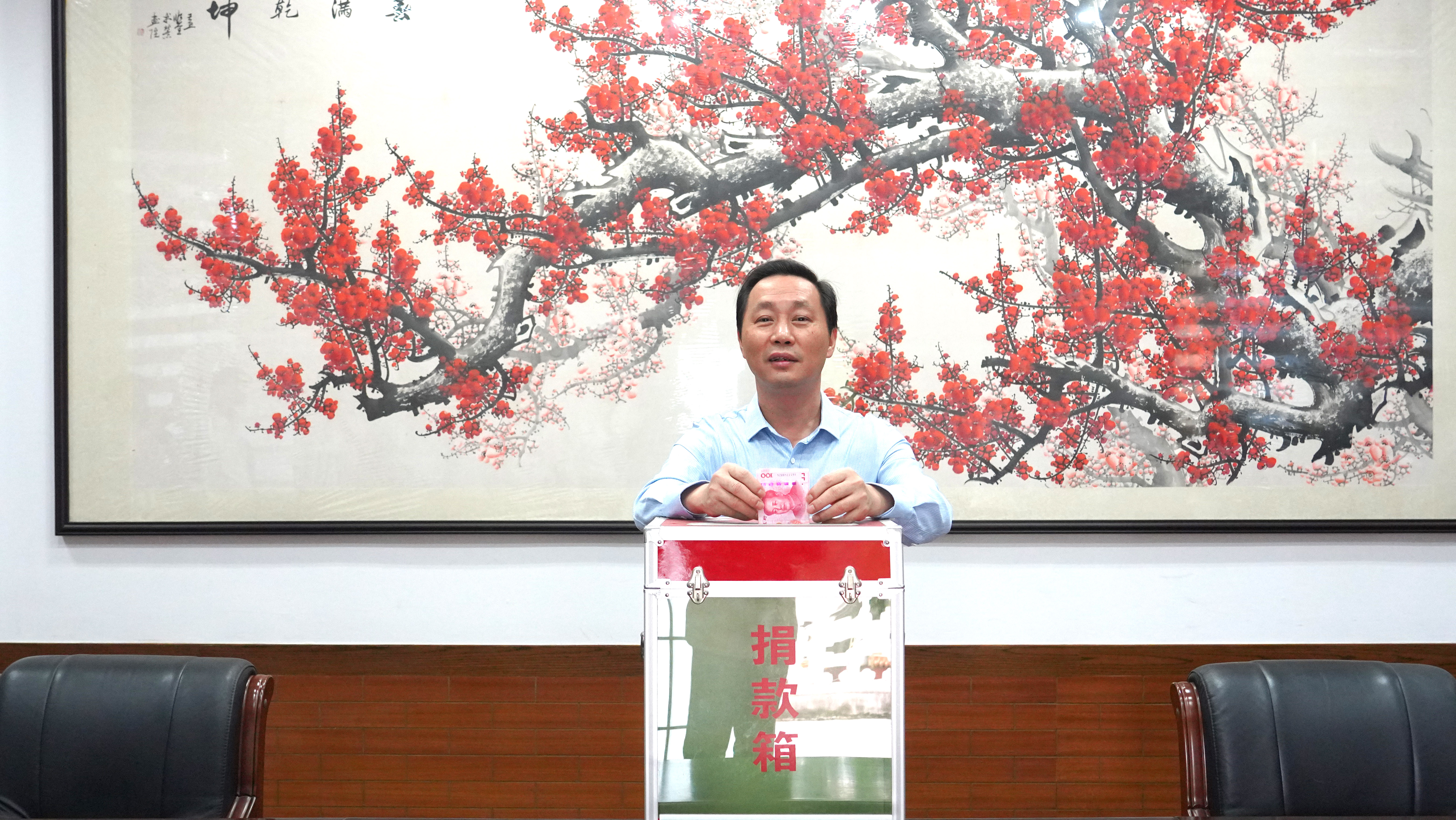 9月22日，在县委常委会议室，举行县委办、县委研究中心“慈善一日捐”活动.JPG