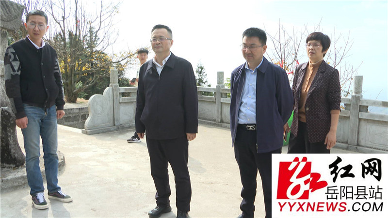 在大云山宗教场所调研.JPG