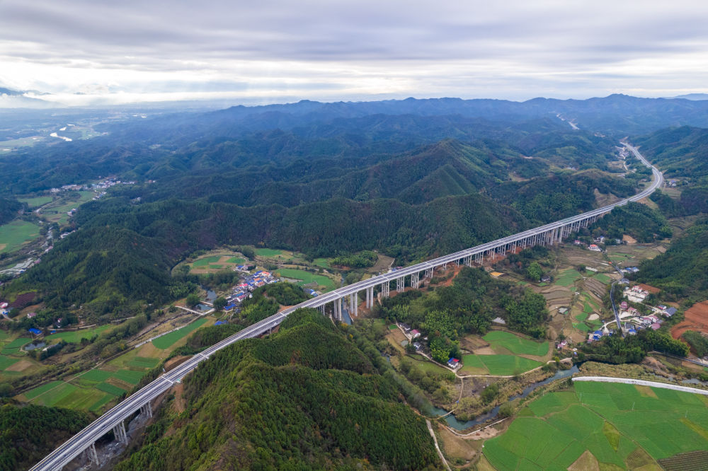 平洞高速公路图片