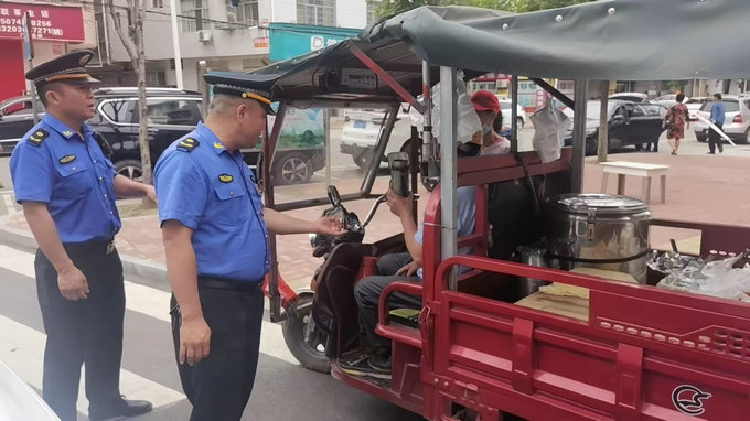 整治永兴街道一中考点周边市容市貌及噪音扰民情况1.JPG