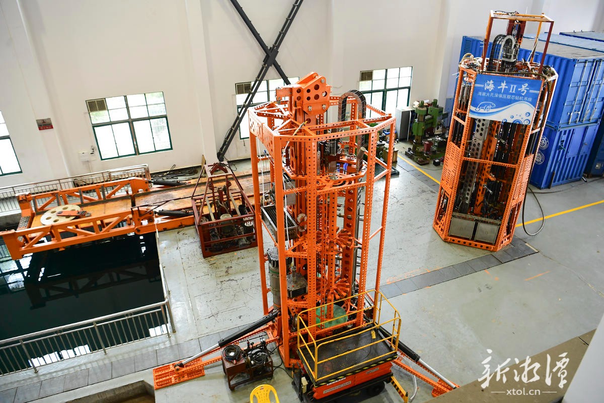 我国首台“海牛Ⅱ号”海底大孔深保压取芯钻机系统。(记者 方阳 摄）.jpg