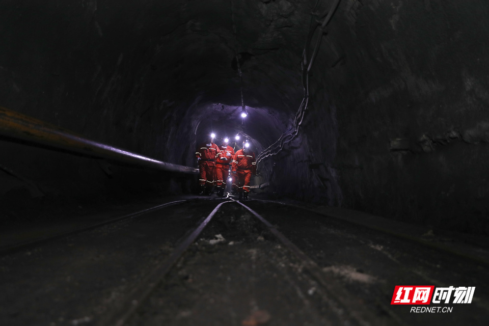 独家深度影像丨在地下600米查“密闭”，他们筑牢矿山安全防线