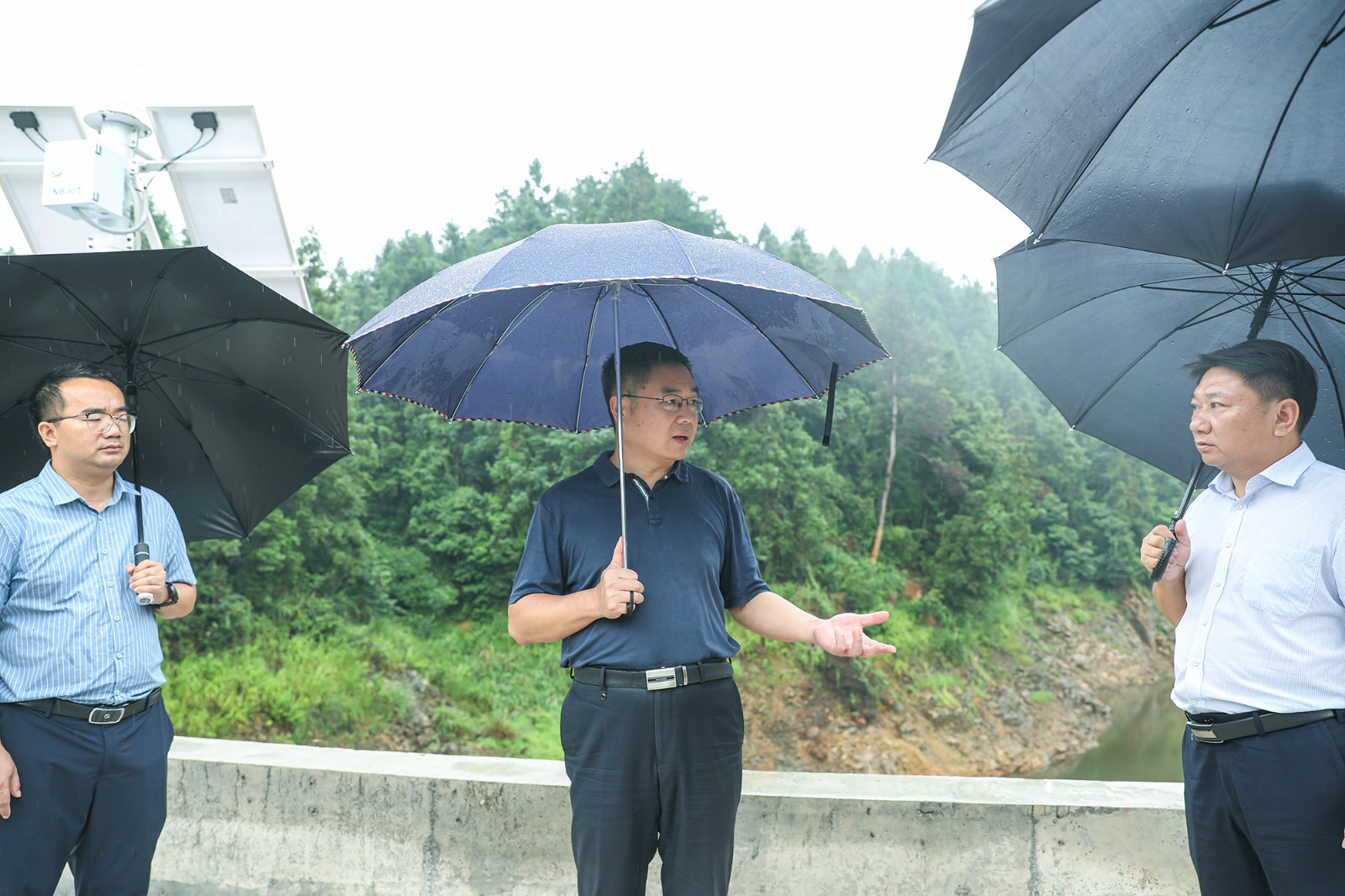 伍罕鸣调研督导防汛抗旱、人居环境等工作