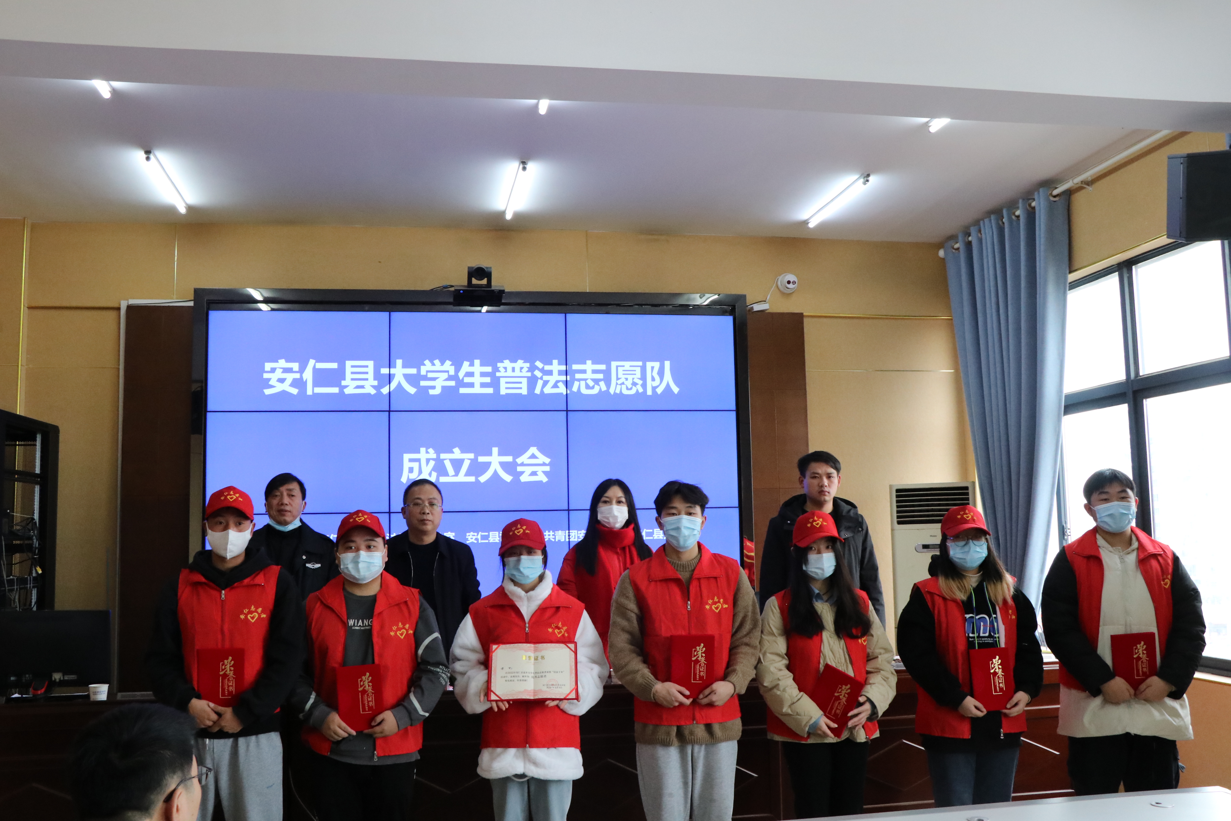 1月9日，安仁县大学生普法志愿者服务队正式成立。.JPG