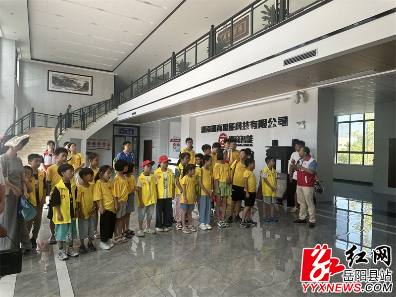 小天使在湖南湘商智能参观.JPG