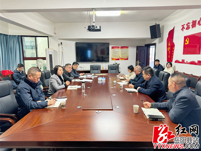召开座谈会.JPG