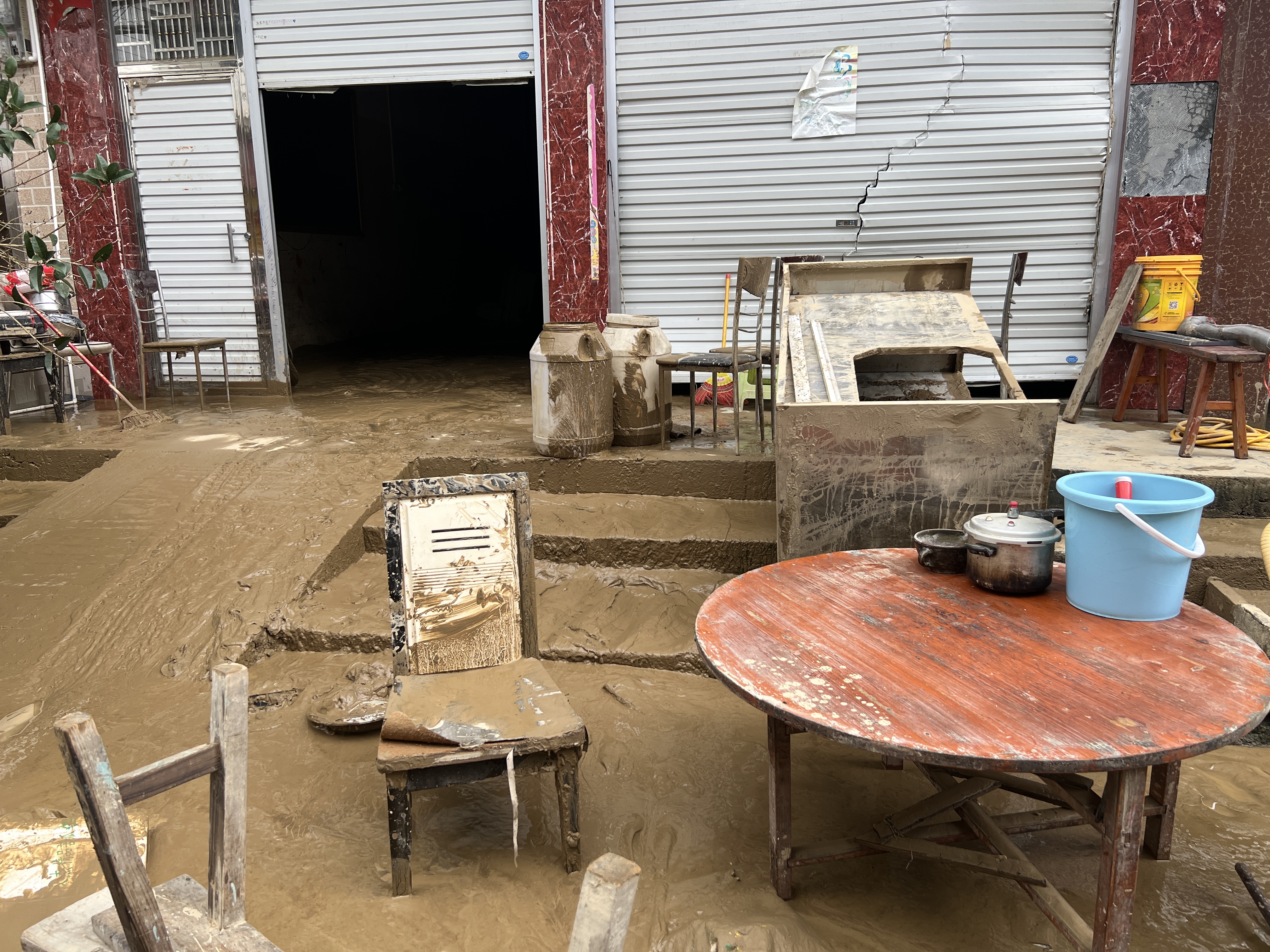 通过洪水峰重建房屋 - 直接攻击广西刘大