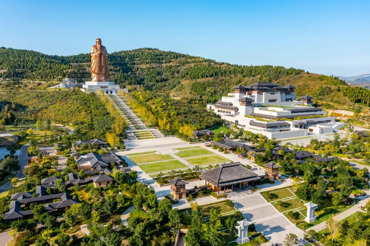 尼山有一个约会，我很幸运见到孔子