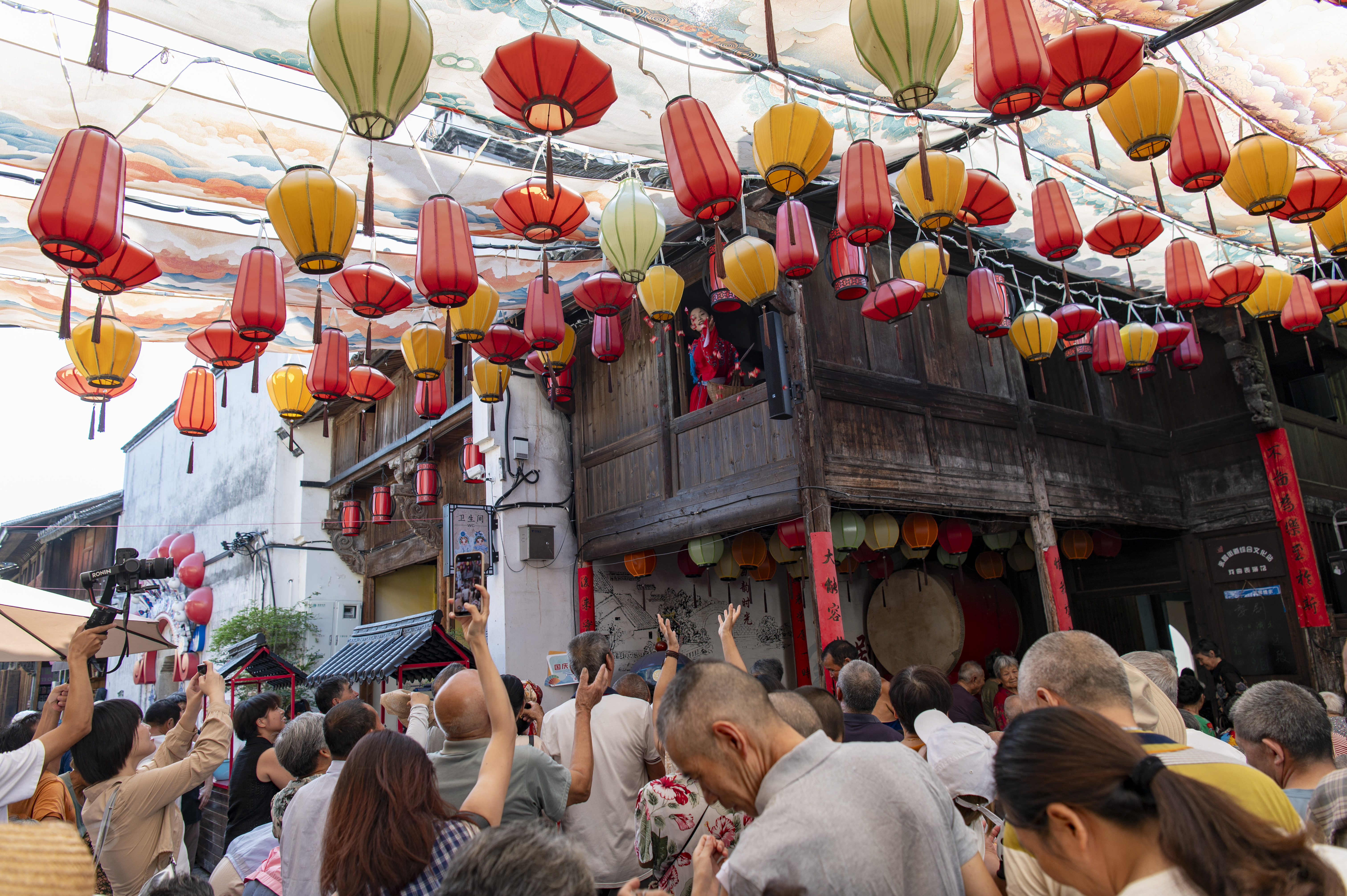 了解，在国庆节和四月节日假期旅行将显示这些